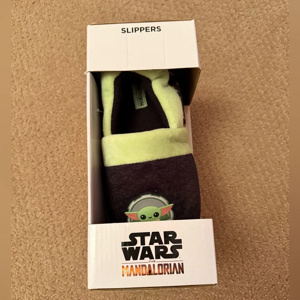 New. Star Wars Mandalorian slippers. Size 5.